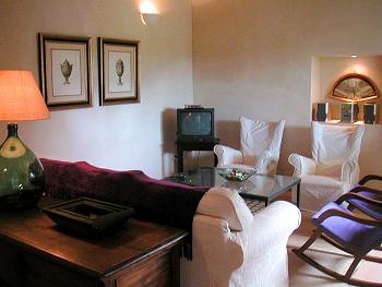 Wohnraum mit SAT-TV Wohnraum mit SAT-TV