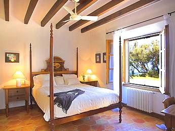 Schlafzimmer mit Doppelbett Schlafzimmer mit Doppelbett