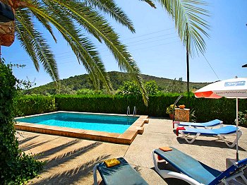 Pool mit Liegen Pool mit Liegen
