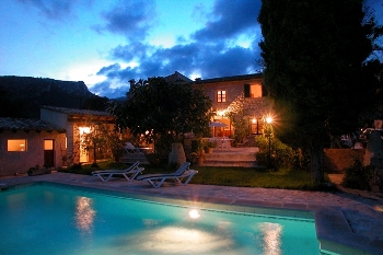 Abendstimmung am Pool