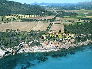 Blick auf das Finca-Hotel am Meer auf Mallorca