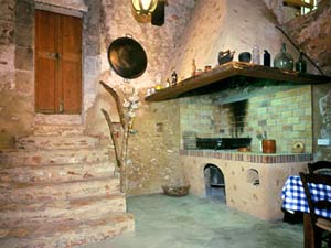 Rustikaler Kamin im Bauernhof