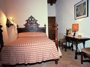 Doppelbett im Bauernhof auf Mallorca