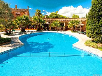 Großer Pool mit Kinderbecken Großer Pool mit Kinderbecken