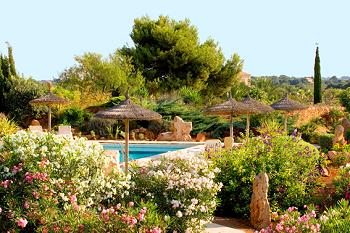 Landgut mit Pool und Garten Landgut mit Pool und Garten
