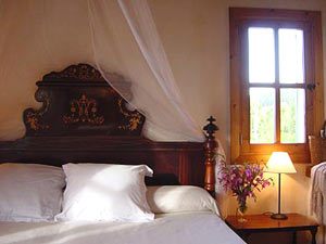 Doppelbett im Apartment (Beispiel) Doppelbett im Apartment (Beispiel)