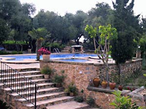 Großer Pool mit Kinderbecken Großer Pool mit Kinderbecken