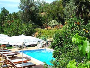 Sch&ouml;ner Pool im Garten an der Finca