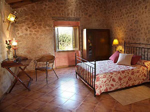 Sch&ouml;nes Doppelzimmer im Land-Haus im Tramuntana-Gebirge auf Mallorca