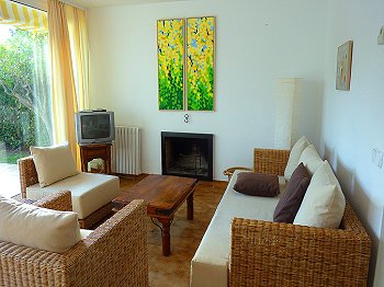 Wohnzimmer mit Kamin