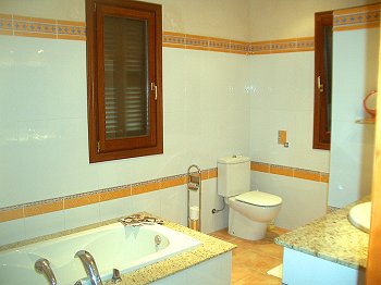 Badezimmer mit Wanne Badezimmer mit Wanne