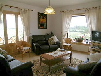 Wohnzimmer mit Sat-TV Wohnzimmer mit Sat-TV