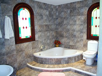 Großes Badezimmer Großes Badezimmer