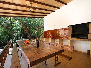 Überdachte Terrasse mit Grill Überdachte Terrasse mit Grill