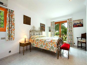 Schlafzimmer mit Doppelbett Schlafzimmer mit Doppelbett