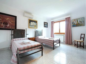 Schlafzimmer mit Klimaanlage Schlafzimmer mit Klimaanlage