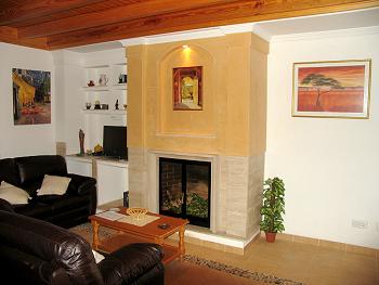 Wohnraum mit Kamin