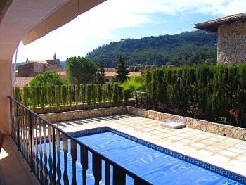 Pool mit Aussendusche