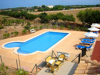 Pool mit Sonnenterrasse