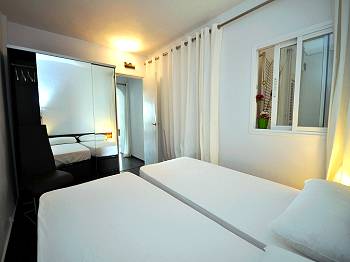Schlafzimmer mit Doppelbett Schlafzimmer mit Doppelbett