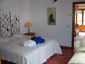 Schlafzimmer mit Doppelbett
