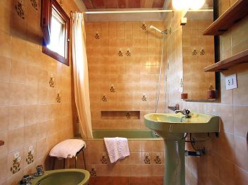 Bad mit Badewanne