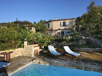 Pool und Sonnenterrasse Pool und Sonnenterrasse
