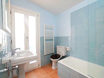 Bad mit Wanne