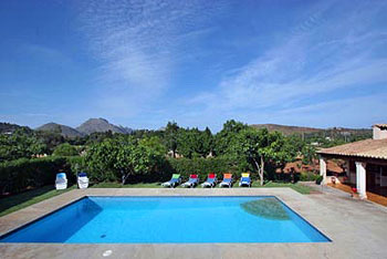 Pool mit Liegen Pool mit Liegen