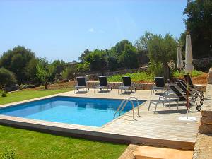Pool mit Sonnenliegen Pool mit Sonnenliegen