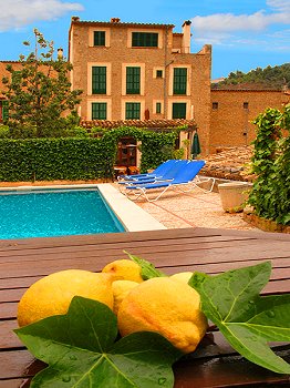 Privates Hotel mit Pool Privates Hotel mit Pool