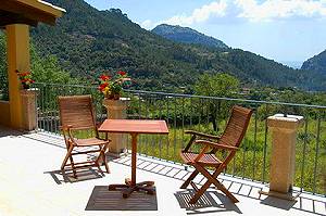 Blick auf die Auslaeufer des Tramuntana-Gebirges