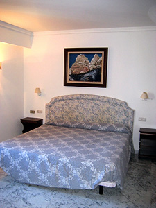 Schlafzimmer mit Doppelbett Schlafzimmer mit Doppelbett