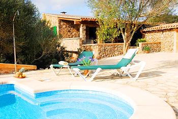 Pool und Sonnenterrasse Pool und Sonnenterrasse