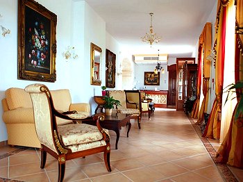 Salon im Eingangsbereich Salon im Eingangsbereich