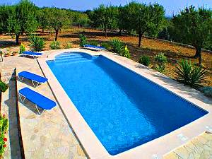 Pool mit Sonnenterrasse Pool mit Sonnenterrasse