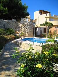 Pool (5 x 4m) Pool (5 x 4m)
