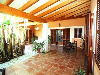 Große überdachte Terrasse Große überdachte Terrasse