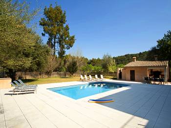 Pool und Sonnenterrasse Pool und Sonnenterrasse