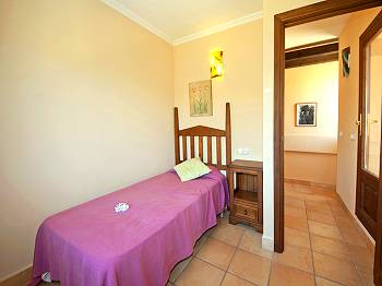 Schlafzimmer mit Einzelbett (Turmzimmer) Schlafzimmer mit Einzelbett (Turmzimmer)
