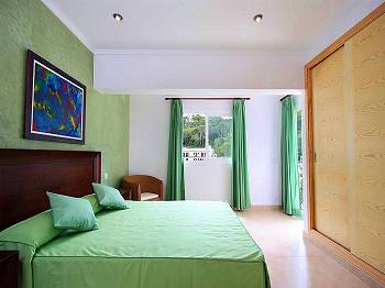 Schlafzimmer mit französischem Bett Schlafzimmer mit französischem Bett