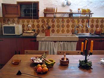 historischer Spülstein in der Küche
