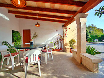 Überdachte Terrasse