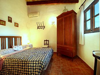 Schlafzimmer mit Doppelbett Schlafzimmer mit Doppelbett