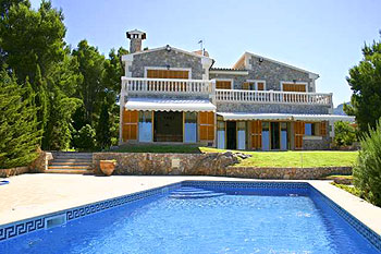 Außenansicht der Villa mit Pool Außenansicht der Villa mit Pool