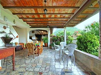 Große, überdachte Terrasse Große, überdachte Terrasse