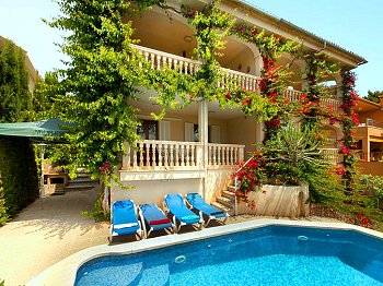 Ferienhaus mit Pool und Klimaanlage Ferienhaus mit Pool und Klimaanlage