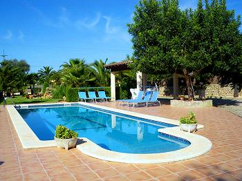 Pool und Sonnenterrasse Pool und Sonnenterrasse