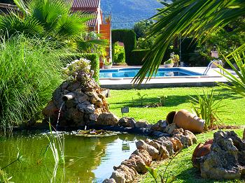 Chalet mit Pool und Garten Chalet mit Pool und Garten