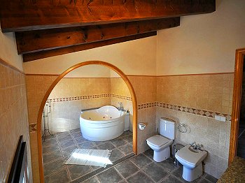 Badezimmer mit Jacuzzi Badezimmer mit Jacuzzi